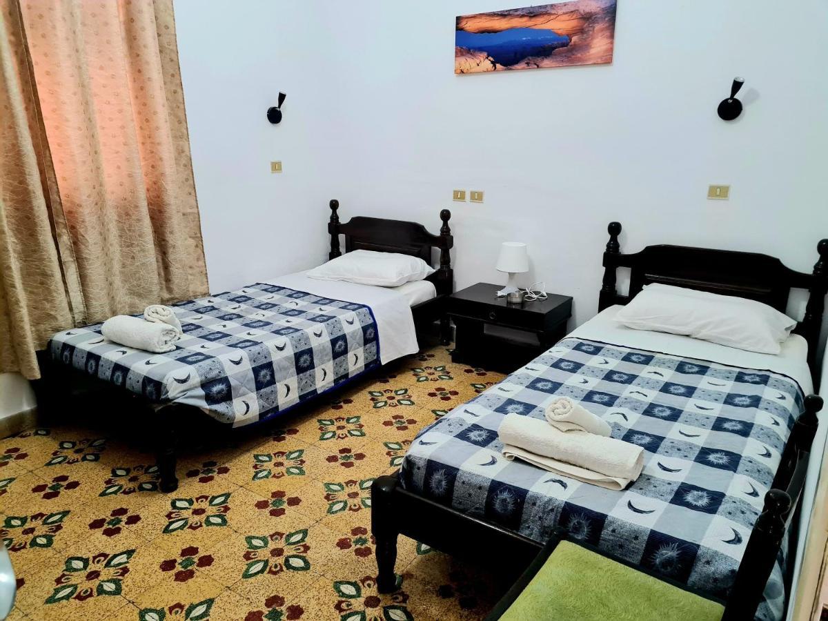 Avrahostelroom Karpathos Exteriör bild
