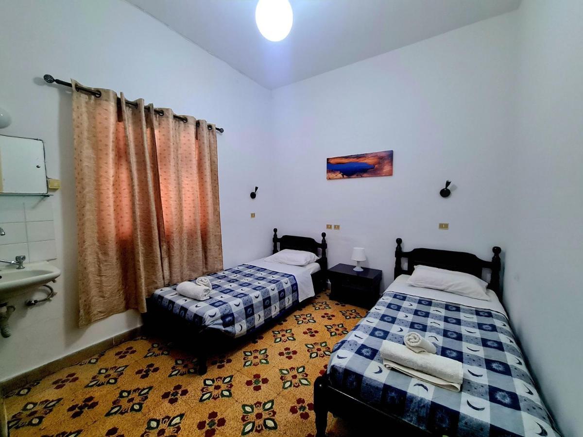 Avrahostelroom Karpathos Exteriör bild